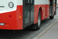 Vybrané spoje linky 153 budou opět obsluhovat zastávku Rosice, Těstárny