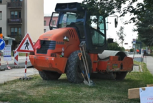 Ve Zbýšově vzniká nový kruhový objezd, dopravu řídí semafory Ve Zbýšově vzniká nový kruhový objezd, dopravu řídí semafory