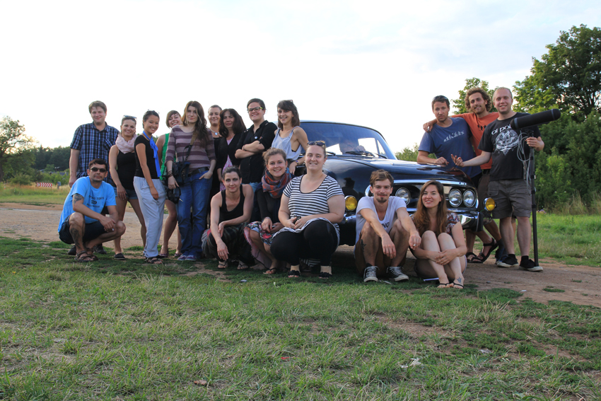 Skupinvé foto z natáčení