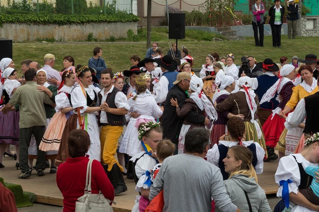 Zábava a křepčení při ketkovickém Vožení krála 2015