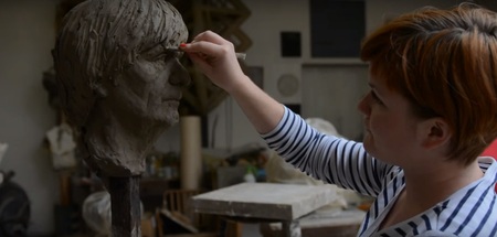 Irena Armutidisová v ateliéru